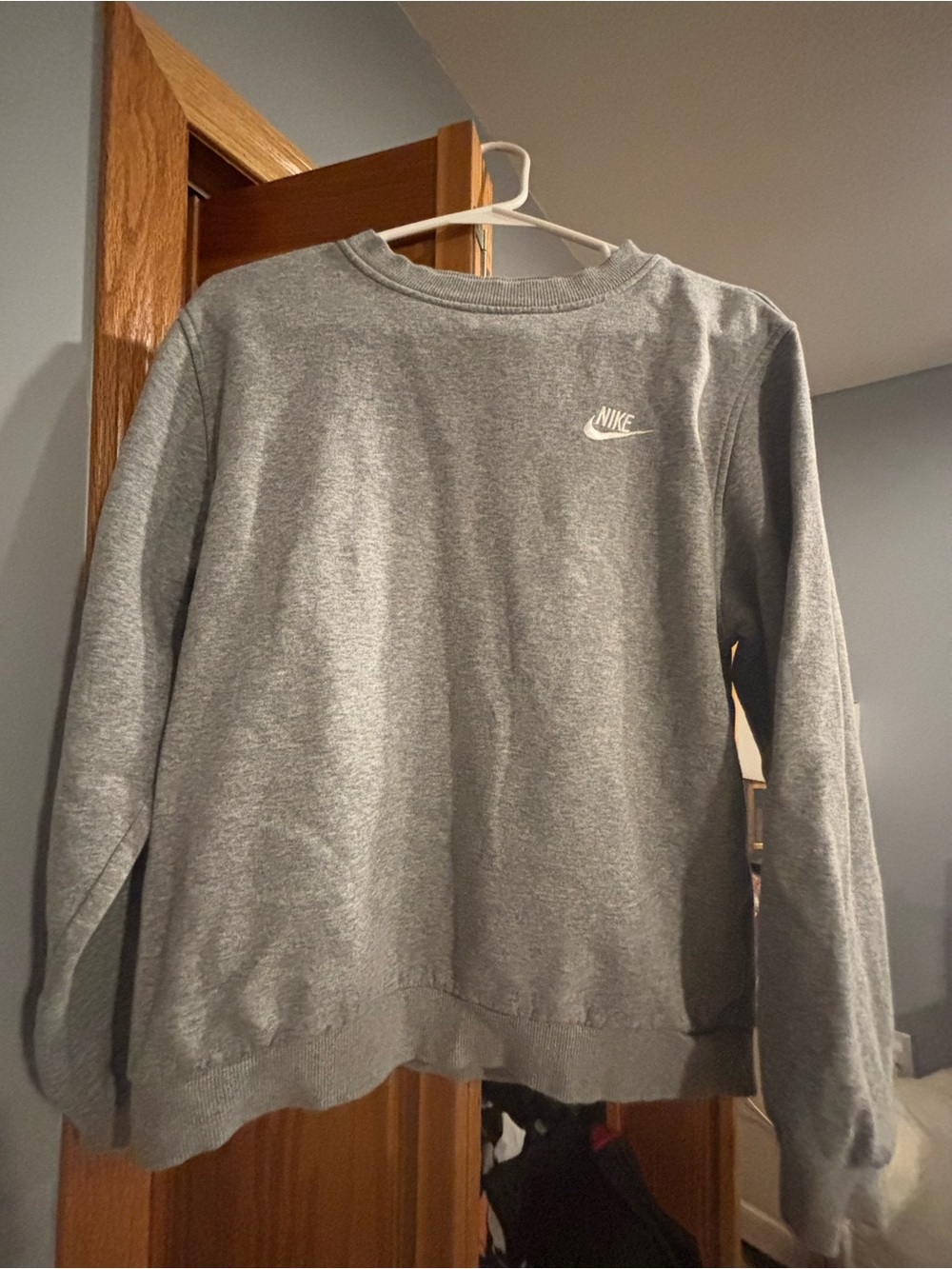 Nike Men’s Gray Crewneck Sweatshirt with Small Logo